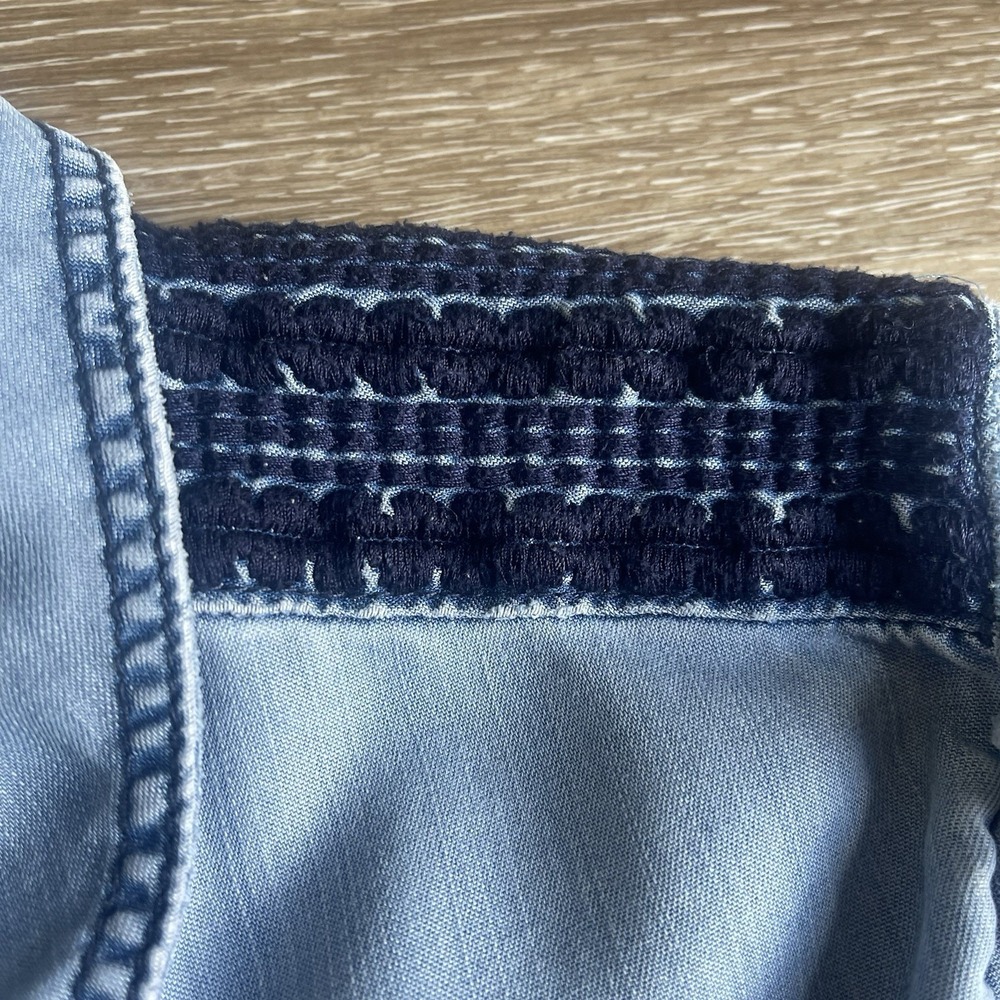 Holding Horses Womens Embroidered Chambray Shirt Small Roll Tab Button Down Blue - Picture 5 of 9